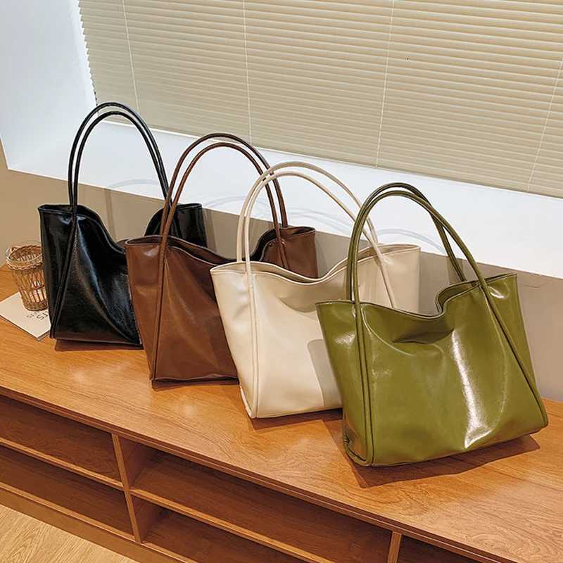 New Soft Leather Large Capacity Tote Bag with Niche Design For Handheld Use Women Commuting Shoulder Underarm Bag M251216