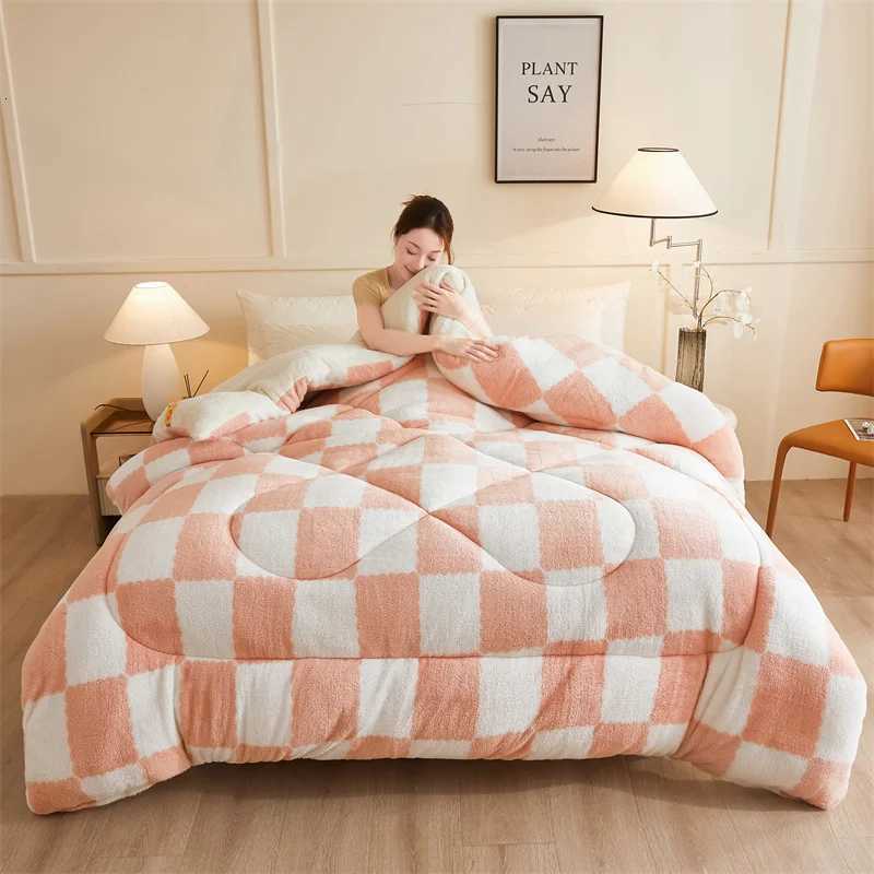 Checkerboard Thickened Coral Fleece Winter Blanket Double Sided Plush Warm Quilts for Bed Super Soft Queen Size Winter Comforter H251216 - view 6