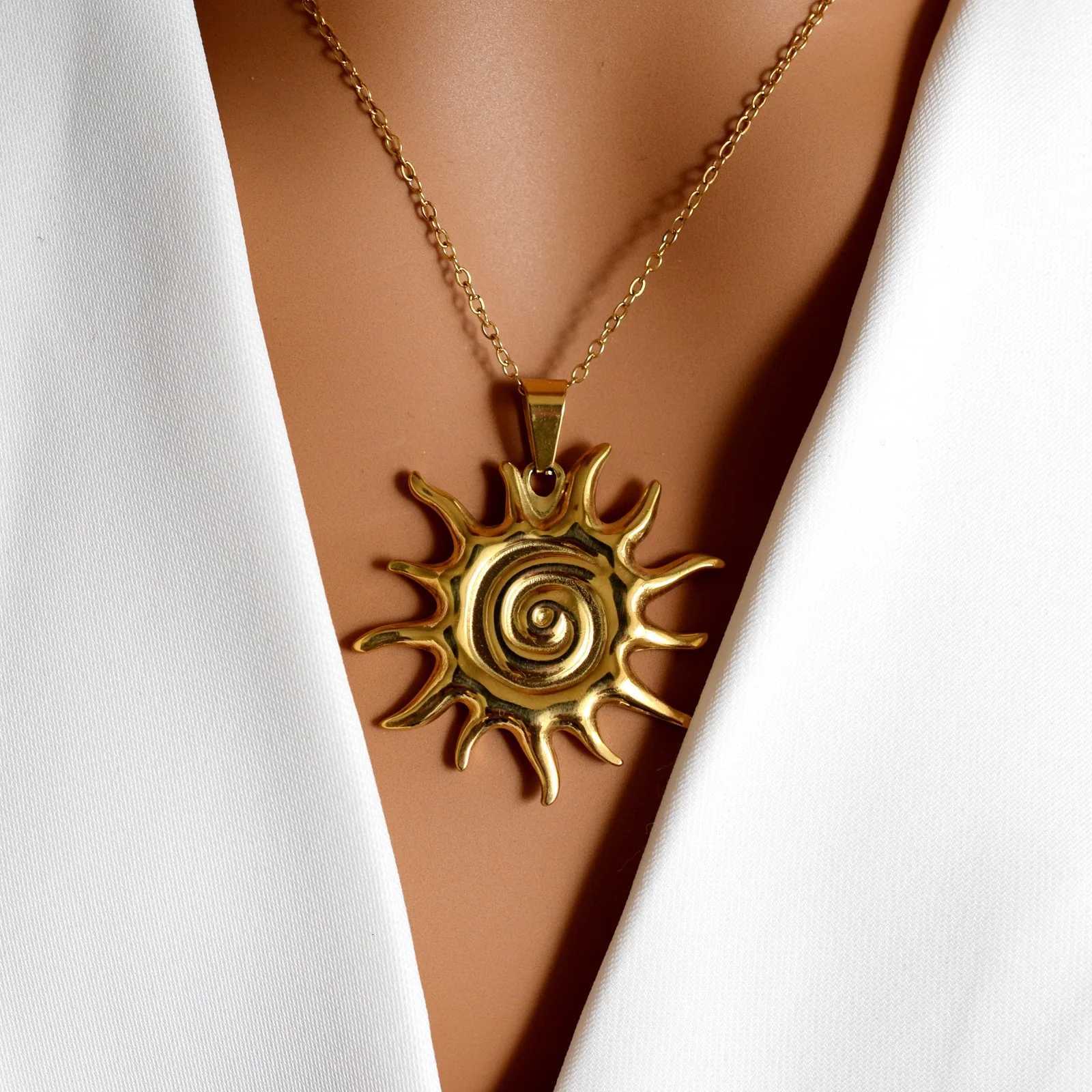 Hot Sale Swirl Sun Pendant Stainless Steel Gold Plated Simple Fashion Necklace M251216