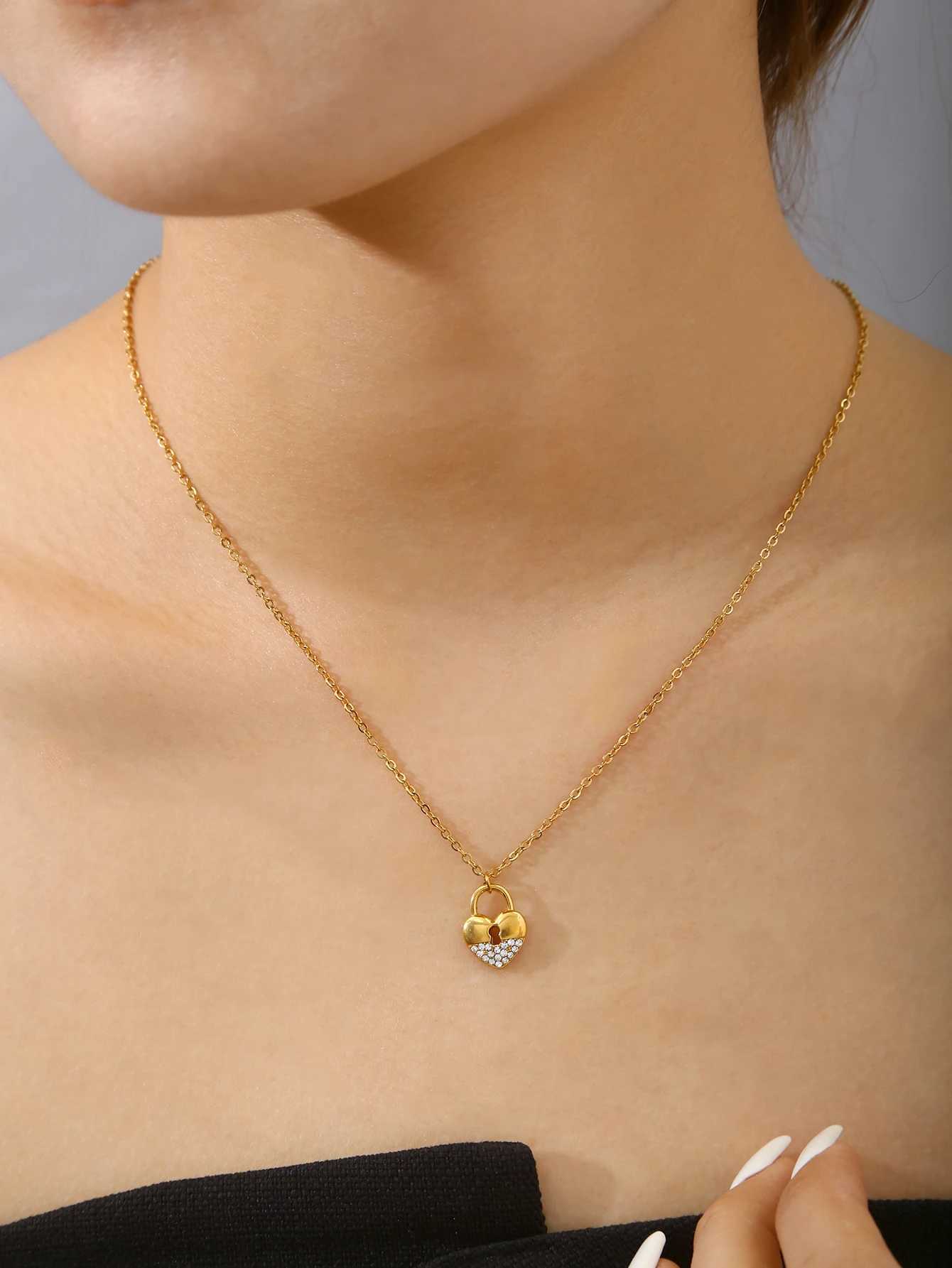 Niche Delicate Temperament Romantic StainlESS Steel 18K Gold Plated With Diamonds Lock Pendant CollaRBone Chain Female M251216