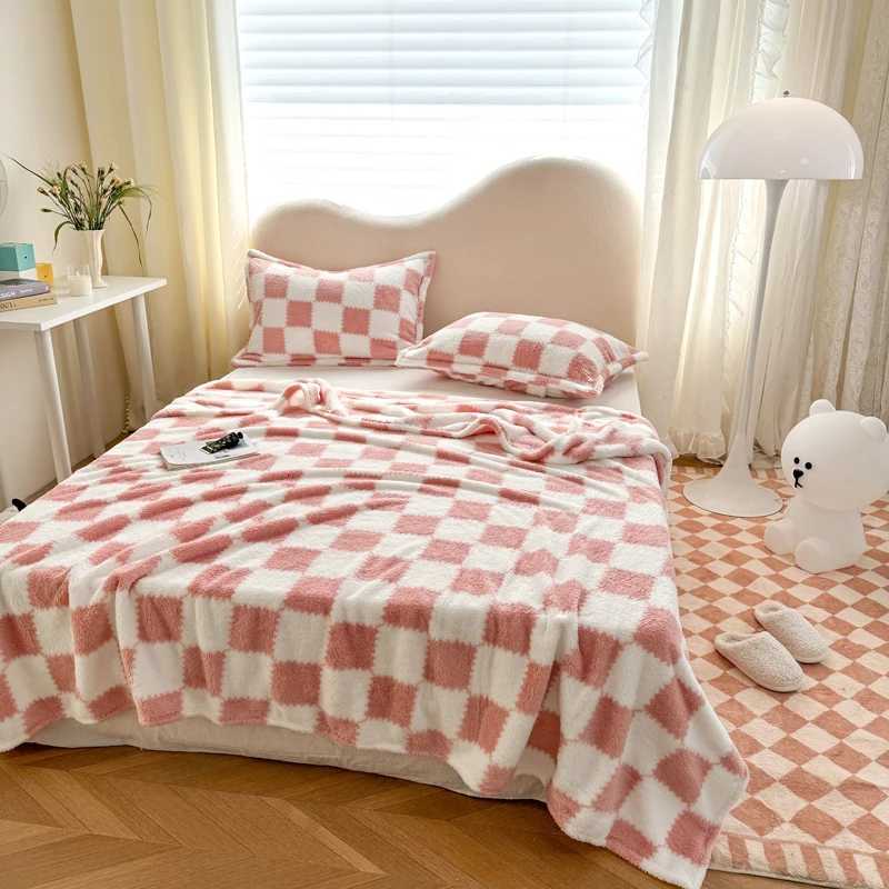 1 Piece Pink White Flannel Panda Fleece Soft And Comfortable Blanket Nap Blanket Suitable For Sofa Bed Sofa Office Suitable H251216 - view 3