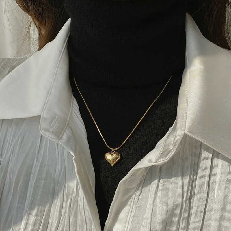 Women Necklace Peach Heart Snake Bone ShAPe Pendant Clavicle Chain Necklace M251216