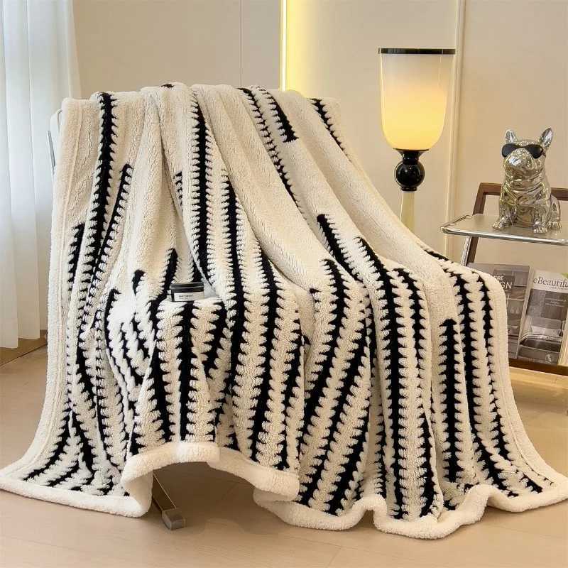 Thickened Flannel A Warm and Comfortable Cover Blanket Quilt Plush Nap Four Seasons Blankets for Sofas Sleeping H251216 - view 7