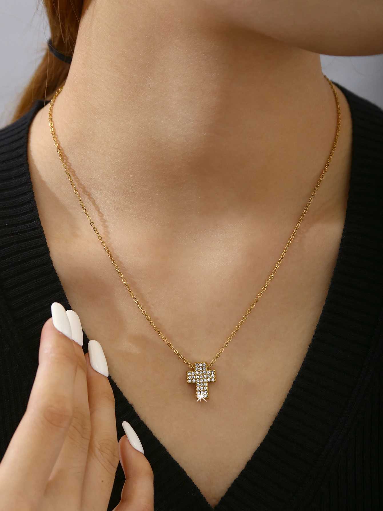 Trendy Temperament Versatile Personality Stainless Steel 18K Gold-Plated Full Diamond Cross Pendant Collarbone Chain Female M251216