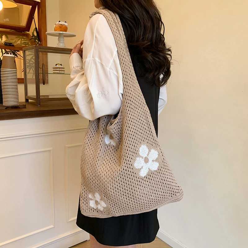 Summer Flower Woven Bag Mesh Hollow Shoulder Bag Fashion Handbag Super Cool Womens Knitted Bag Travel Beach Bag M251216
