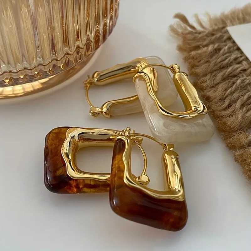 Elegant Vintage U-Shaped Hoop Earrings for Women Golden-Tone Finish Resin Inlay Stylish Earring Party Jewelry Gifts G251216
