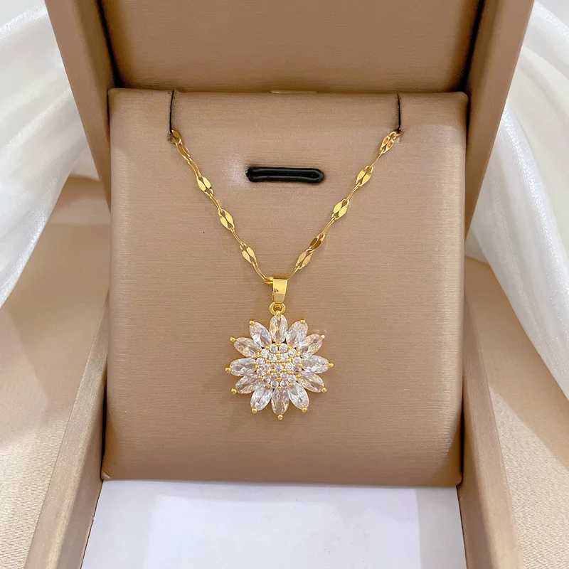 Luxury Zircon Sunflower Pendant Necklace for Women Gold Color Metal Full Zircon Sunflower Necklace Couple Wedding Jewelry M251216