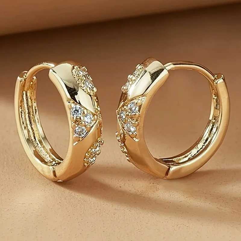 Chic Golden Color Hoop Earrings Female Exquisite Shiny Cubic Zirconia Ear Accessories Low-key Daily Wearable Party Jewelry G251216