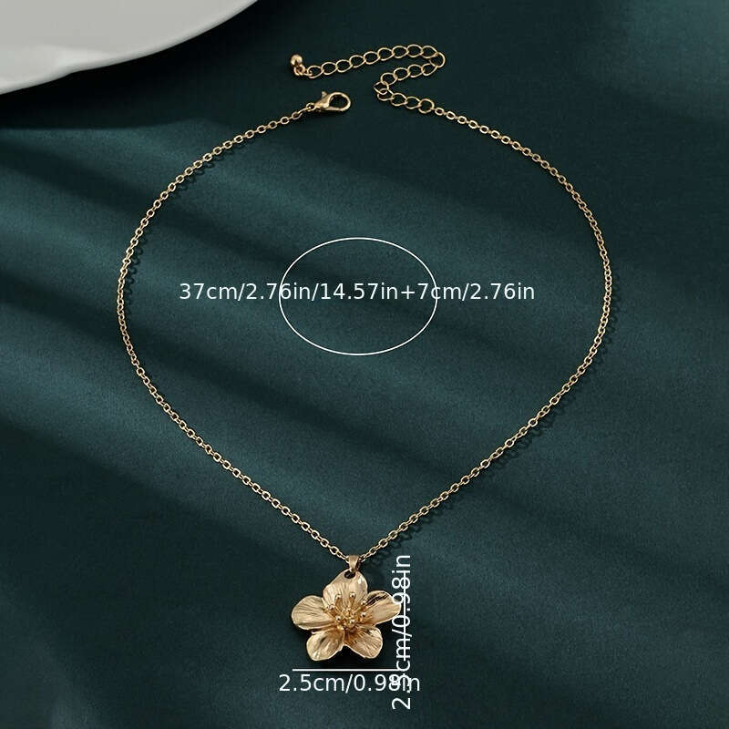 European and American Cross-Border Metal Pleated Flower Pendant Vintage High-End Fashion Elegant Petal Collarbone Chain Necklace