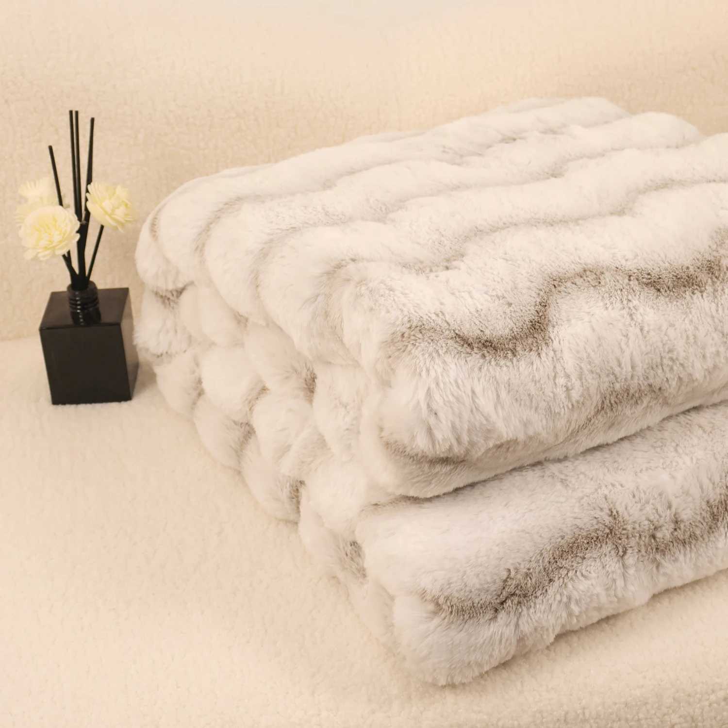 1 pc Faux Fur Blanket for Couch Cozy Soft and Fuzzy Plush Rabbit Fur Bubble Blanket for Sofa Bedroom Living RoomTwo Size H251216 - view 7