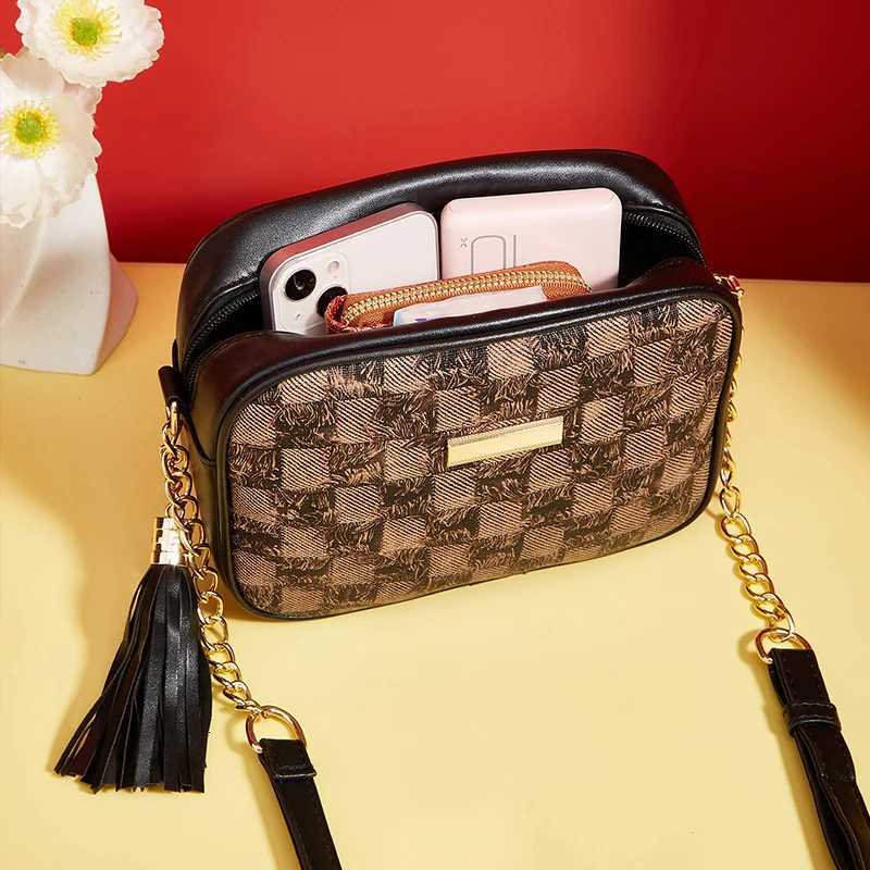 Shell Bag Stylish Plaid Design Shoulder Bag Storage Chic Crossbody Pocket for Women Vintage Tassel Messenger Bag Small Handbags M251216