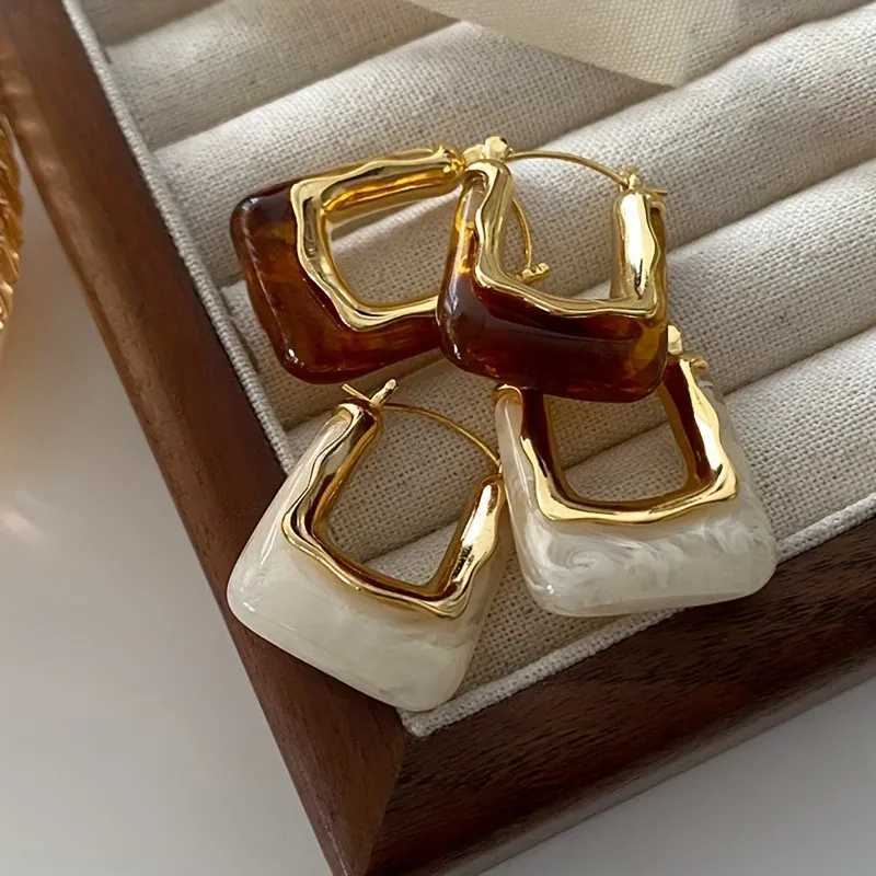 Elegant Vintage U-Shaped Hoop Earrings for Women Golden-Tone Finish Resin Inlay Stylish Earring Party Jewelry Gifts G251216