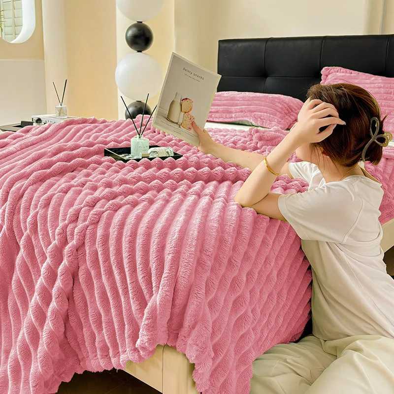 Blanket Thickened Milk Velvet Autumn/winter Blanket for Office Nap Flannel Sofa Cover Pet Warm Soft Blanket Large Size H251216 - view 3