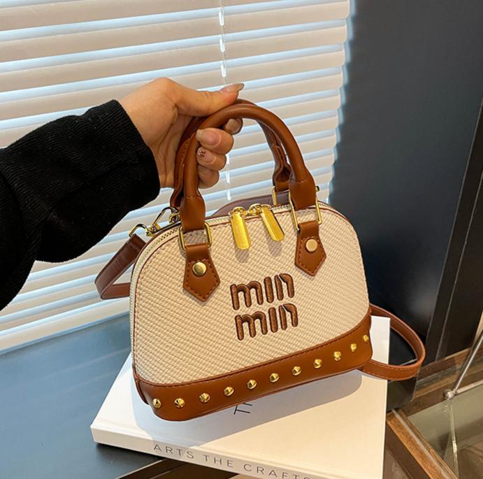 new Free delivery designer shoulder bag Fashionable casual workplace minimalist texture commuting crossbody bag