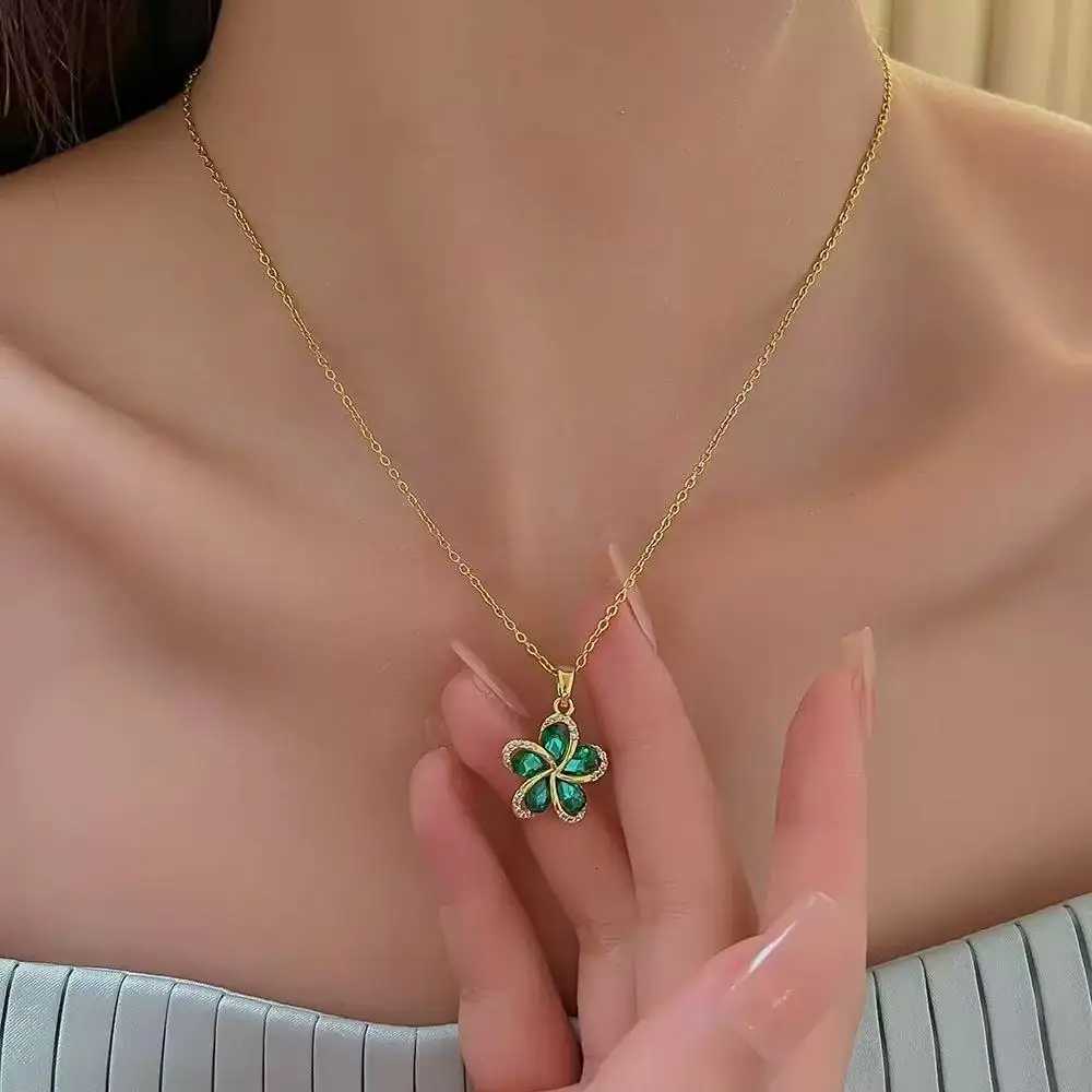 EILIECK 316L Stainless Steel Fashion Chic Cubic Zirconia Flower Pendant Necklace Tarnish Resistant Stylish Neck Chain Jewelry M251216