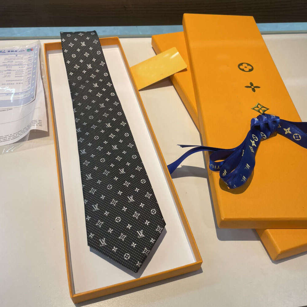 mens necktie luxurys designer Men Women Designer Ties Fashion Leather Neck Tie Bow For Men Ladies With Pattern Letters Neckwear Fur Solid Color