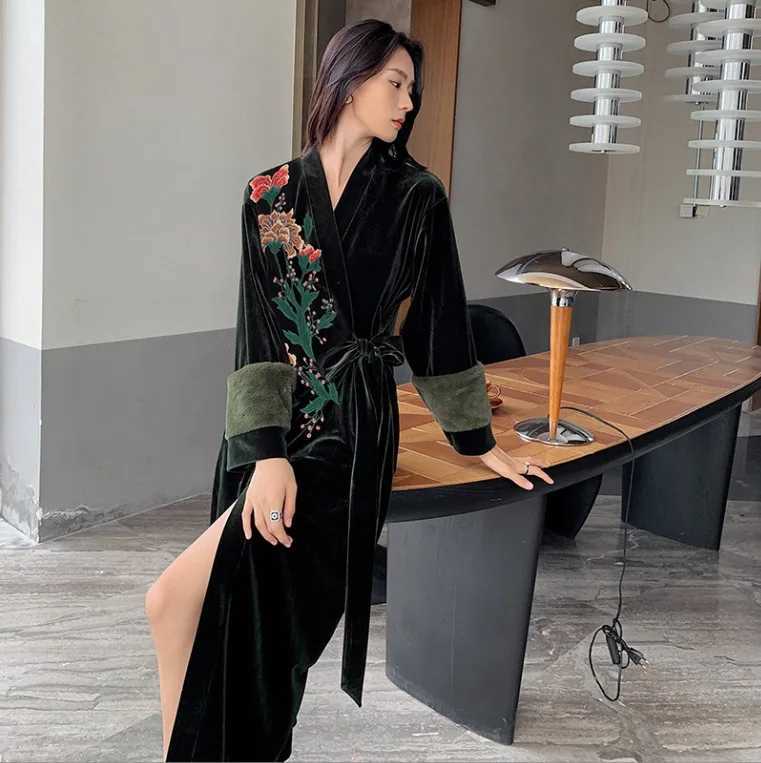 Luxury Kimono Velour Bathrobe Lady Elegant Homewear Warm Sleepwear Embroider Flower Peignoir Nightie Loose Velour Loungewear C251216