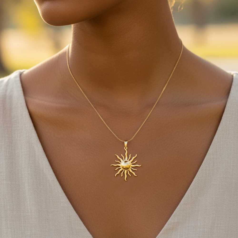 DOTIFI Fashion Sunflower Pendant Necklace Womens Sophisticated Light Luxury Stainless Steel Elegant Commuter Collarbone Chain M251216