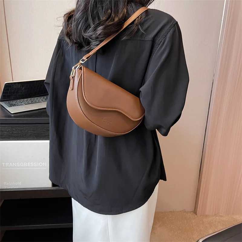 Fashion Small PU Leather Saddle Armpit Bags for Women Vintage Designer Shoulder Crossbody Bag Small Flap Purse and Handbags M251216