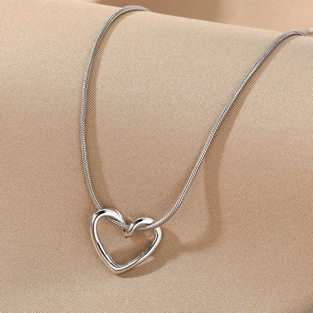 Hot Sale Hollow Heart Pendant Necklace For Women ValentinesMomMotherMothers Day Gift M251216