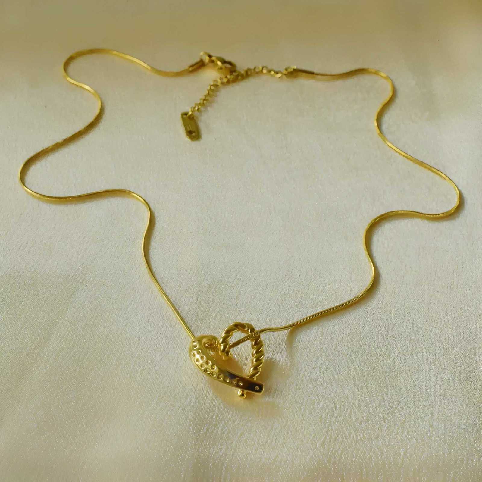 Stereoscopic StainlESS Steel Will Not Fade Small Peach Heart Golden Necklace for Women Heart Pendant CollaRBone Chain Gift M251216