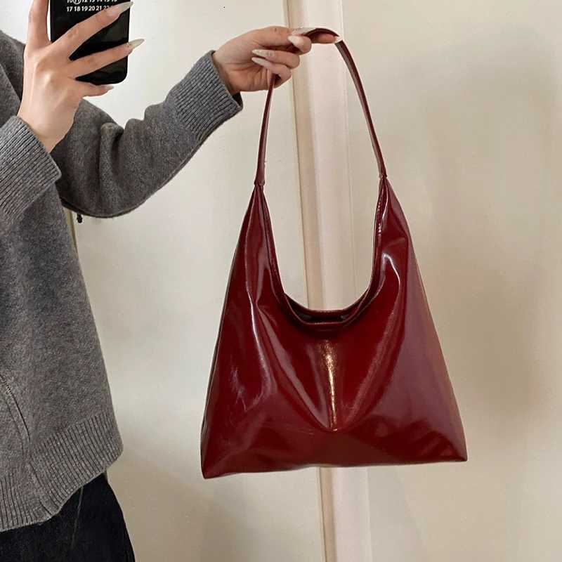 Trendy Wine Red Hobo Bag Vintage Large Capacity Underarm Bag Single Shoulder Simple Shoulder Bag Commute Women Tote M251216