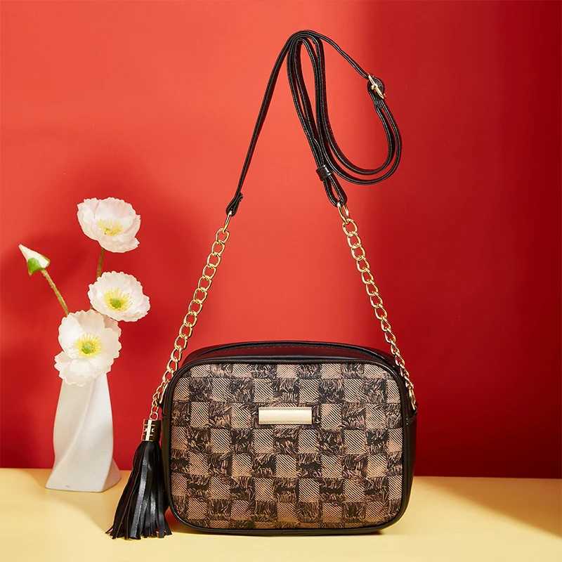 Shell Bag Stylish Plaid Design Shoulder Bag Storage Chic Crossbody Pocket for Women Vintage Tassel Messenger Bag Small Handbags M251216