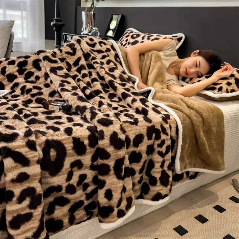 2025 new printed imitation rabbit plush blanket office nap shawl blanket winter sofa thermal blanket bed H251216 - view 7