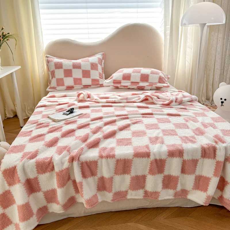 1 Piece Pink White Flannel Panda Fleece Soft And Comfortable Blanket Nap Blanket Suitable For Sofa Bed Sofa Office Suitable H251216 - view 4
