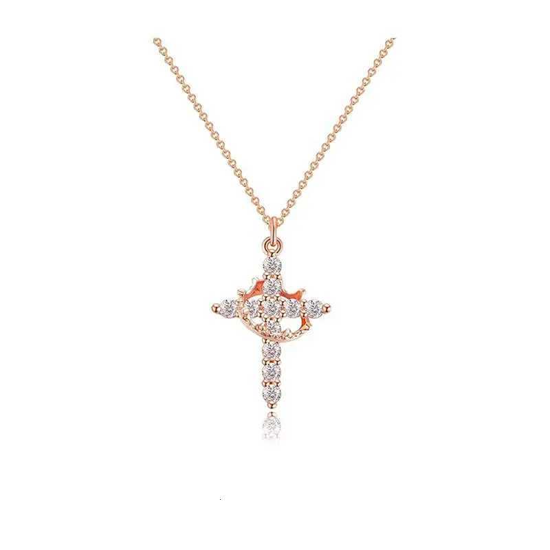 Hot Selling Womens Cross Necklace Temperament Hollow Zircon Wear Crown Design Clavicle Chain Necklace M251216