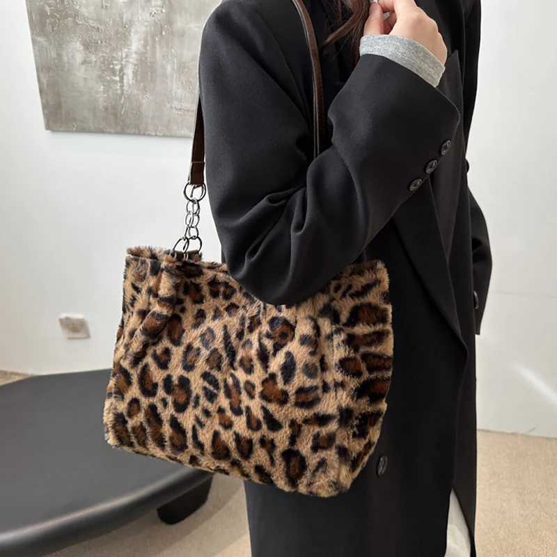 Plush Shoulder Underarm Handbag Women Leopard Tote Bags Lady Fluffy Shoulder Bag Chain Large Capacity Commuter Handle Bag M251216