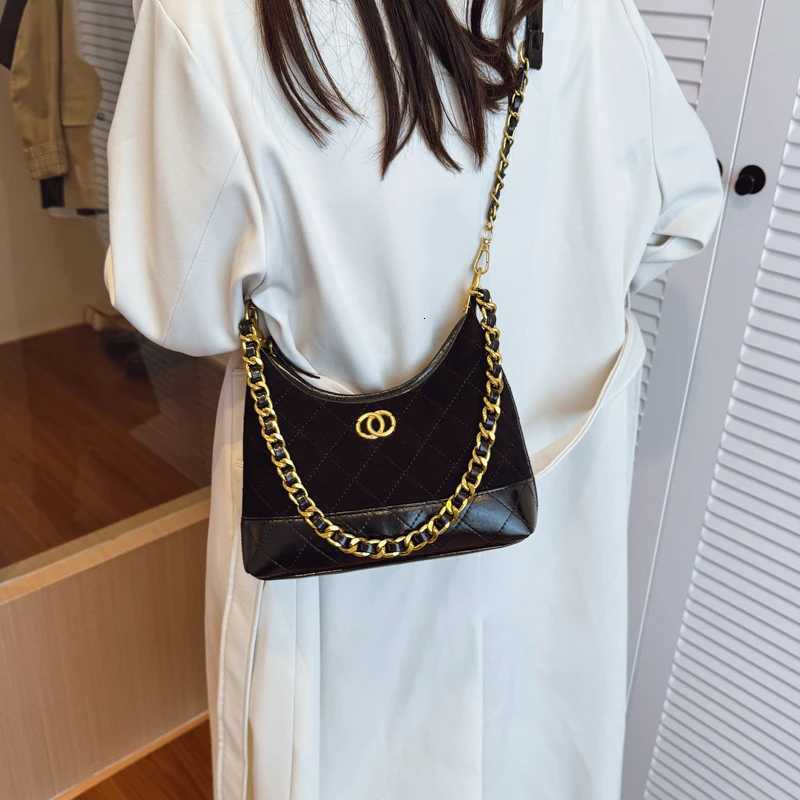 Famous Design Shoulder Bag Leisure And Portable Fashionable Womens Handbag Classic Womens Chain Strap Crossbody Bag M251216