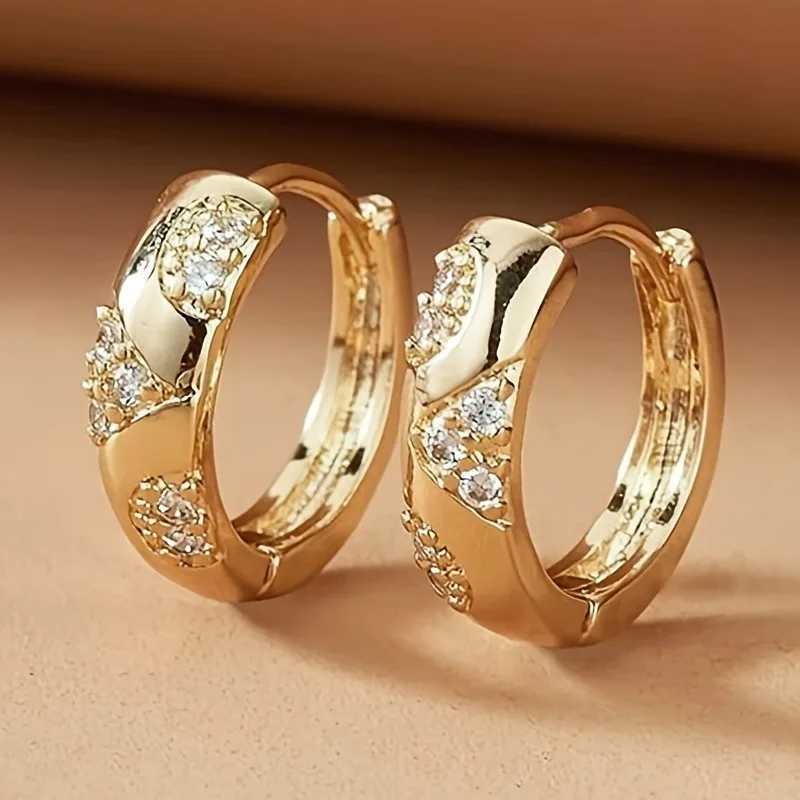 Chic Golden Color Hoop Earrings Female Exquisite Shiny Cubic Zirconia Ear Accessories Low-key Daily Wearable Party Jewelry G251216