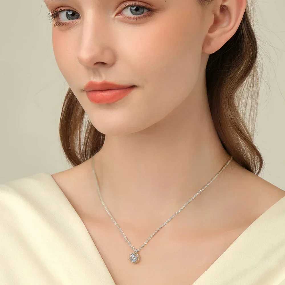 FEOBUR 1/2CT Sparkling Moissanite Diamond Necklace for Women Real S925 Silver Chains Pendant Female Wedding Trend Jewelry Gift M251216