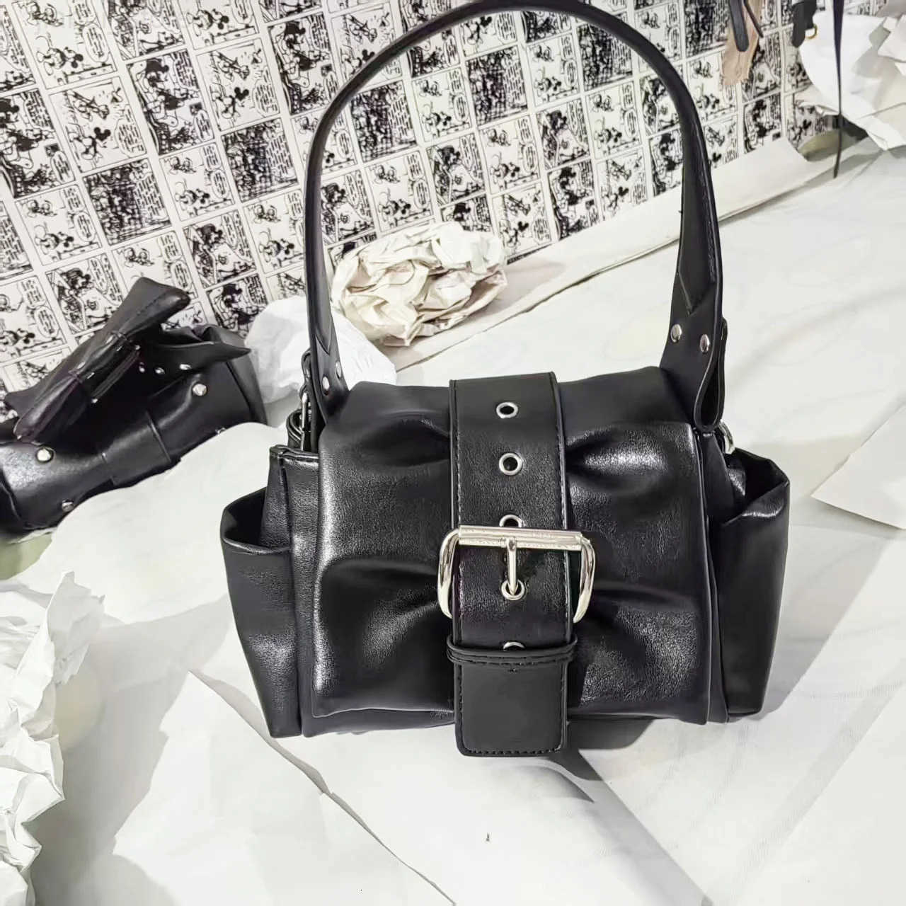 Fashion Punk Motorcycle Style Handbag for Women Retro Niche Design Wrinkle Crossbody Bag High Quality Belt Buckle Shoulder Bag H251216