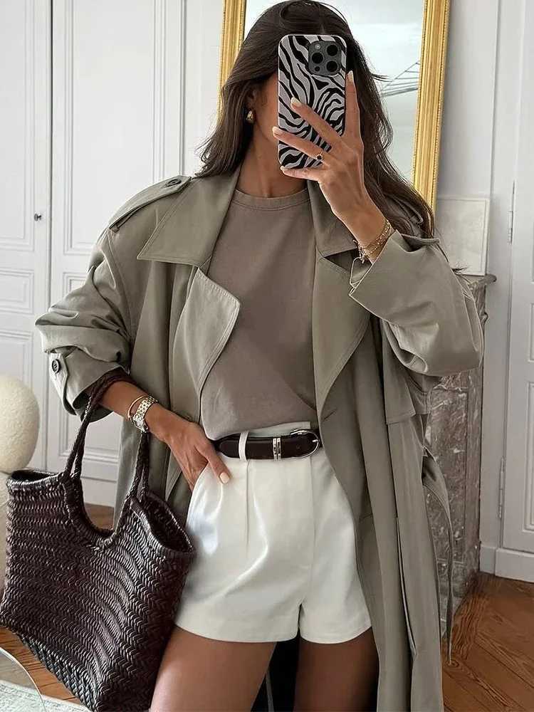 Autumn Women Double Breasted Long Trench Coat with Belt Casual Tierred Lapel Collar Long Sleeves Windbreaker Womens OuterwearsT251216