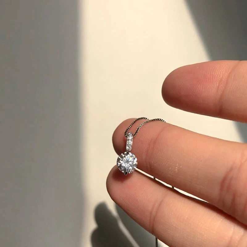 Huitan Minimalist Round Cubic Zirconia Pendant Necklace Women Silver Color/Gold Plated Box Chain Long Necklace Wedding Jewelry M251216