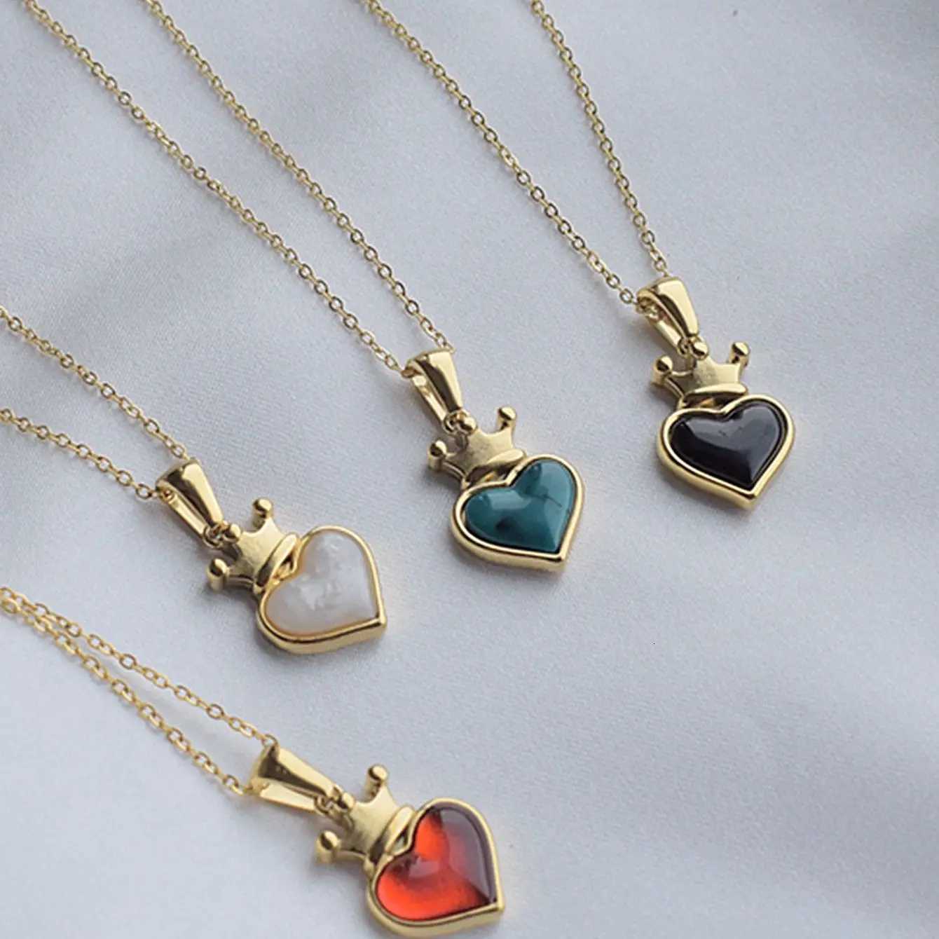 Stainless Steel Heart Shaped Zircon Necklace 18K Gold Plated Pendant Crown Clavicle Chain for Women M251216
