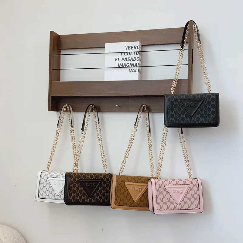 The new letter print small square bag is a trendy versatile and high-quality single-shoulder crossbody bag M251216