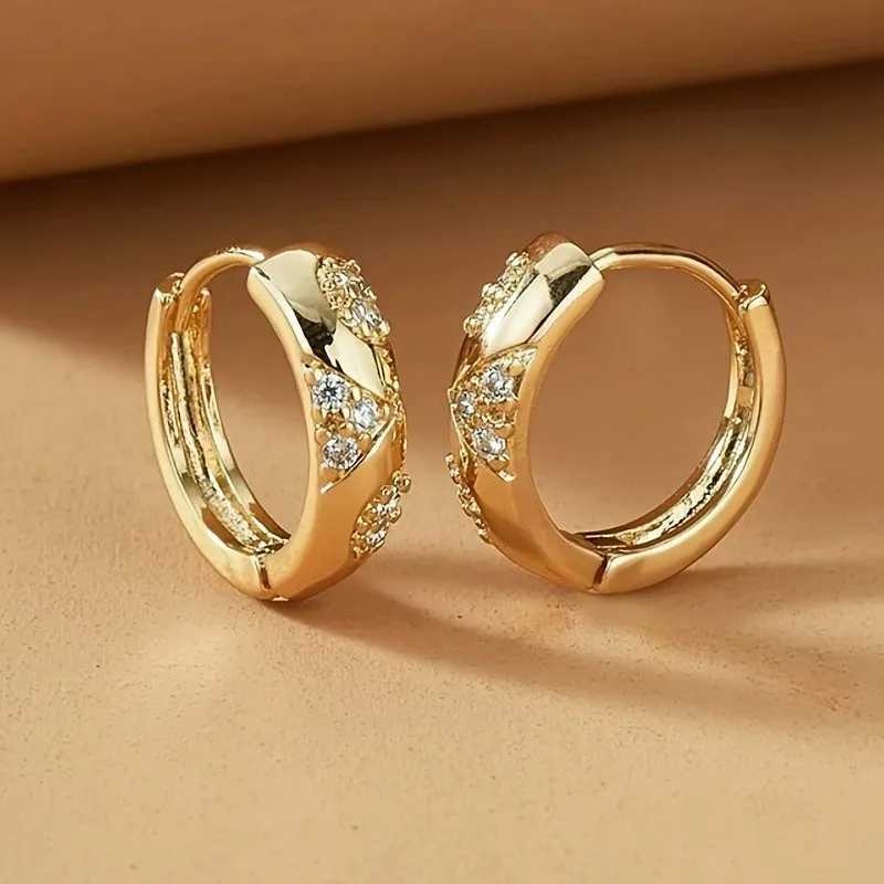 Chic Golden Color Hoop Earrings Female Exquisite Shiny Cubic Zirconia Ear Accessories Low-key Daily Wearable Party Jewelry G251216