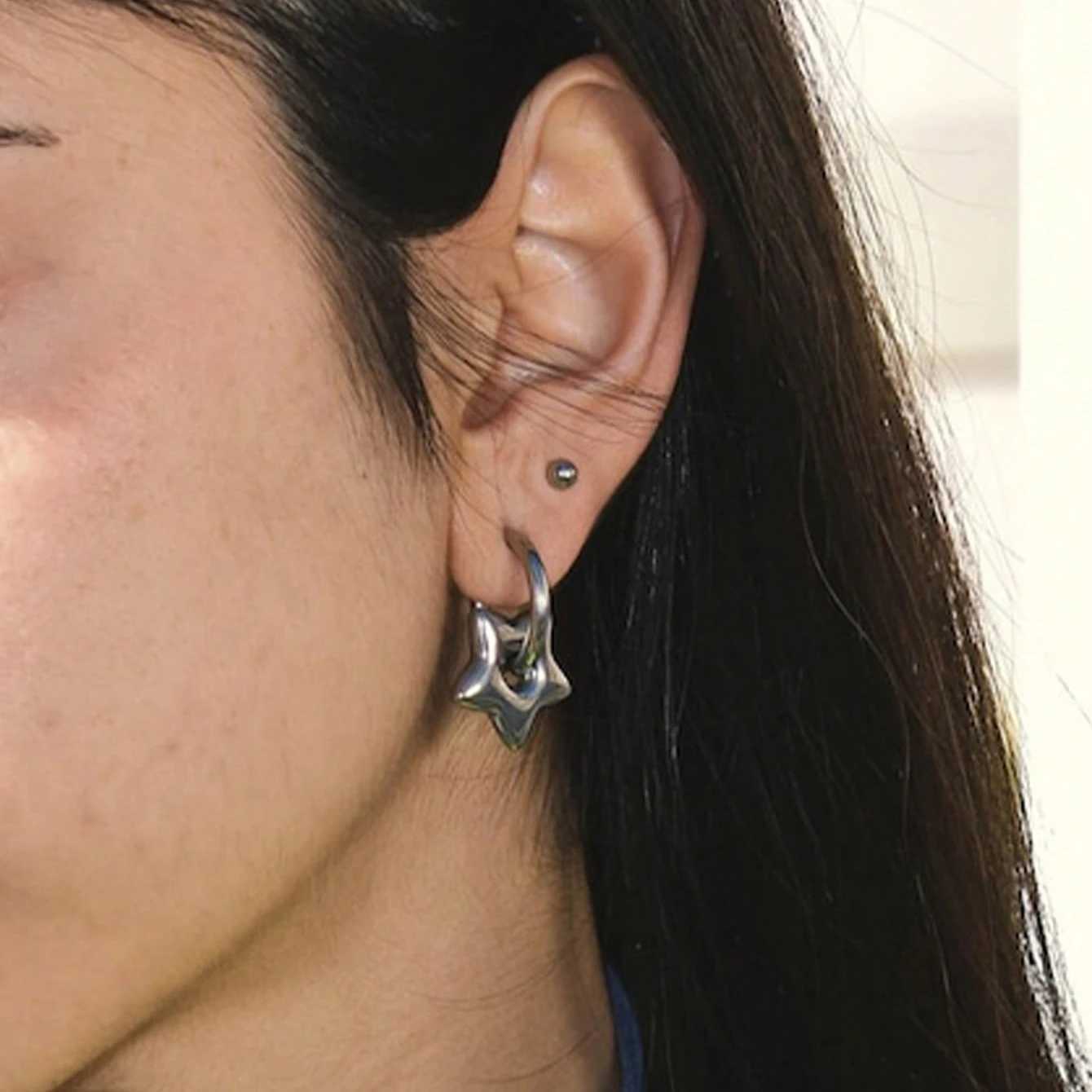 1 pair of y2k minimalist punk celebrity stainless steel star earrings G251216