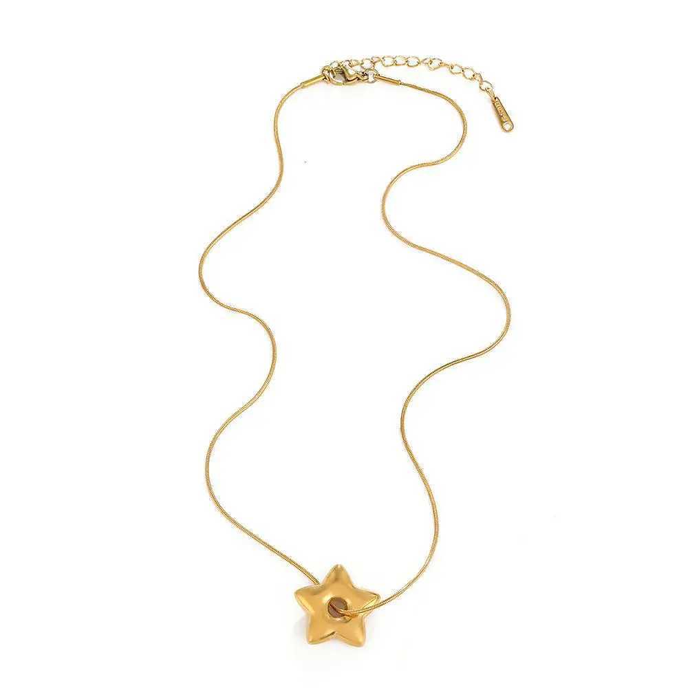 Womens Stainless Steel Hollow Star Pendant Necklace Fashion Not Faded Hollow Collarbone Necklace M251216