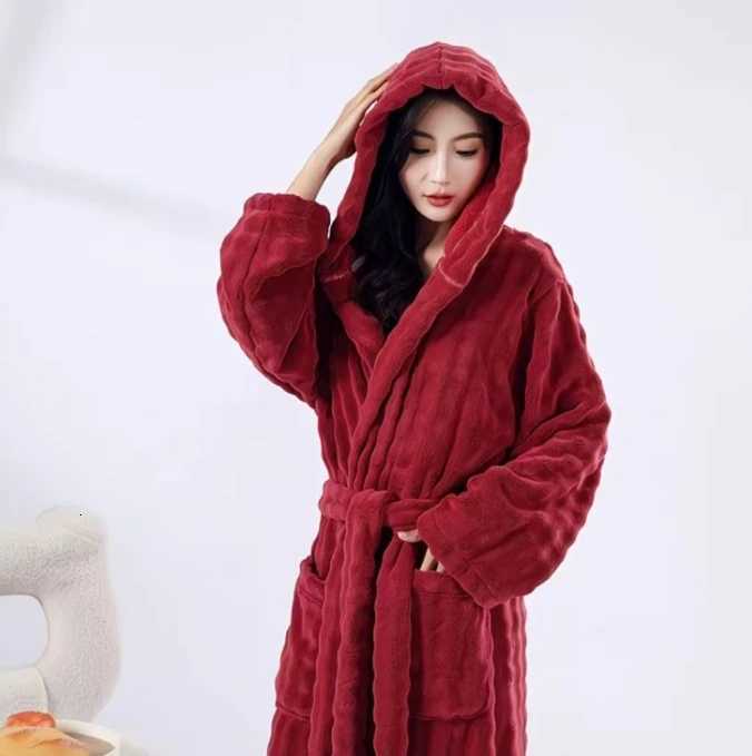 Autumn Winter New Female Robe Flannel Sleepwear Nightgown Home Clothes Loose Hooded Bathrobe Nightwear Coral Fleece Loungewear C251216