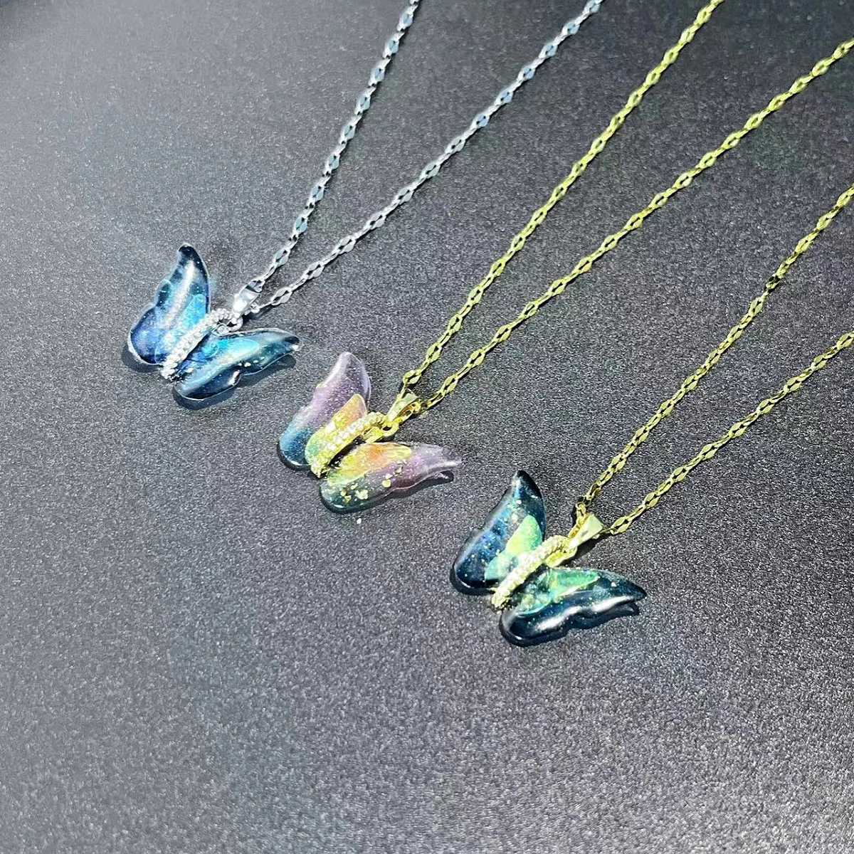 1pcs High End feeling light luxury zircon gradient colorful butterfly fashion simple personality necklace M251216