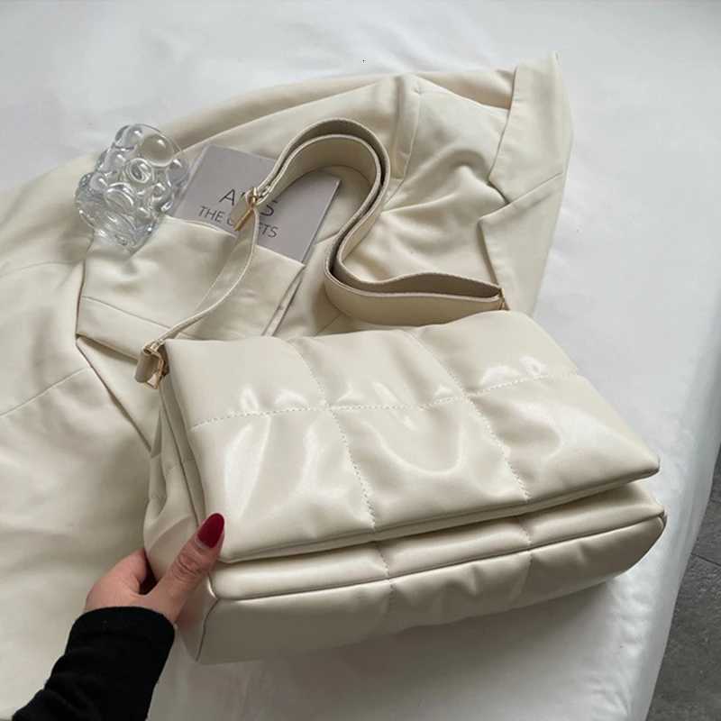 Vintage Large Capacity Armpit Bag Ladies Winter Soft PU Leather Womens Design Handbag Shoulder Messenger Bag Totes M251216