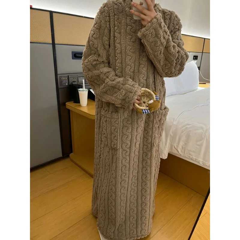 Bathrobe Woman Shower Autumn and Winter Thickened Coral Velvet Jacquard Sleeping Gown Long Section Solid Colour Warm Bath Robe C251216