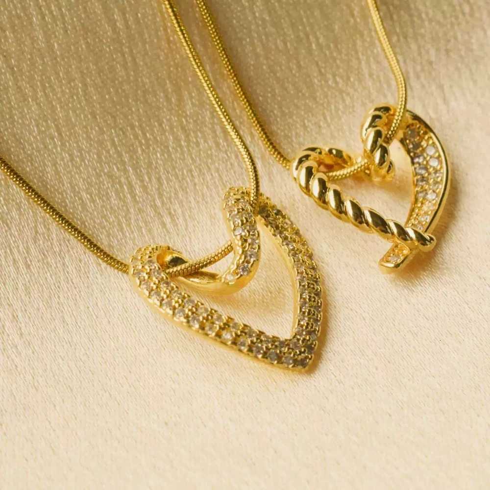 Stereoscopic StainlESS Steel Will Not Fade Small Peach Heart Golden Necklace for Women Heart Pendant CollaRBone Chain Gift M251216