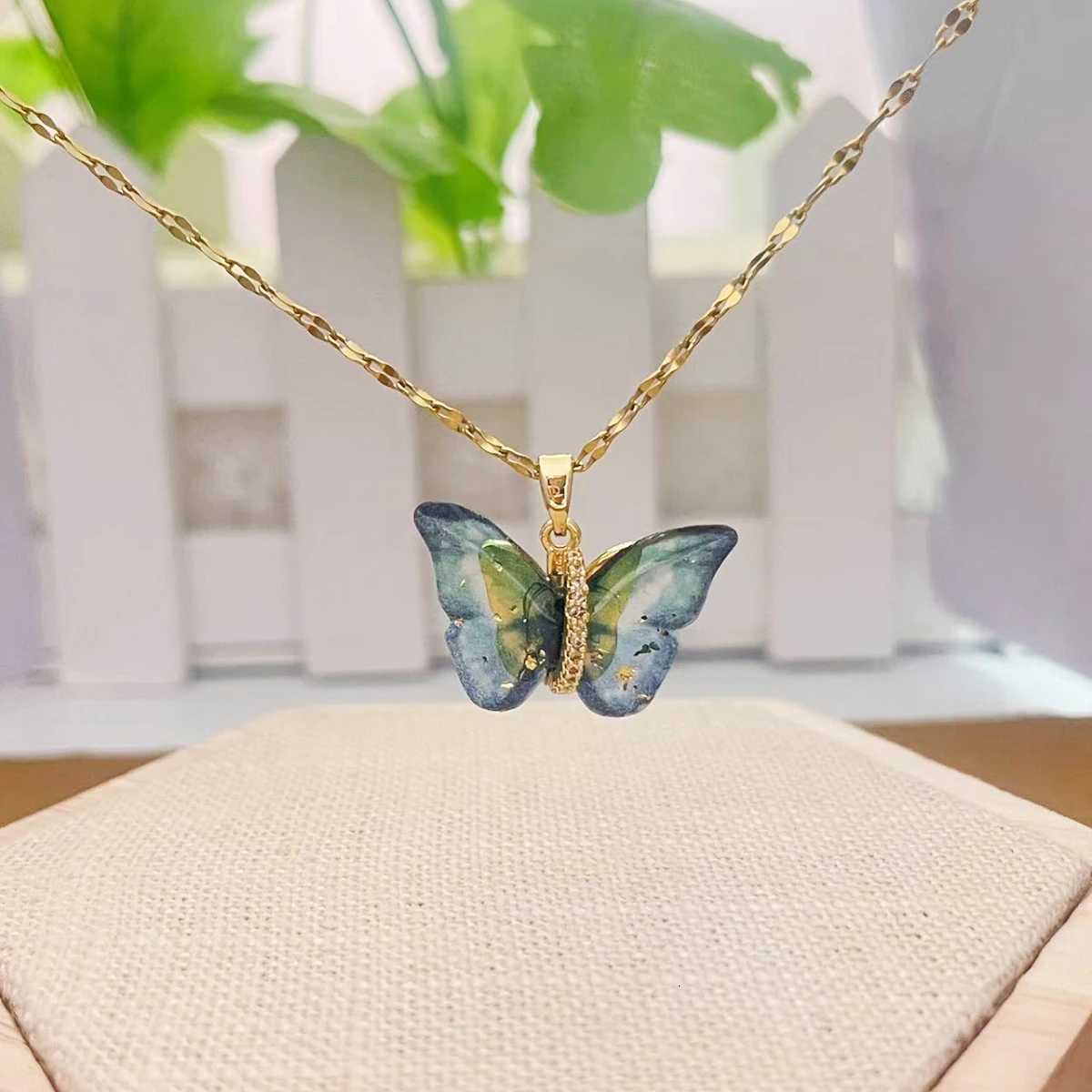 1pcs High End feeling light luxury zircon gradient colorful butterfly fashion simple personality necklace M251216