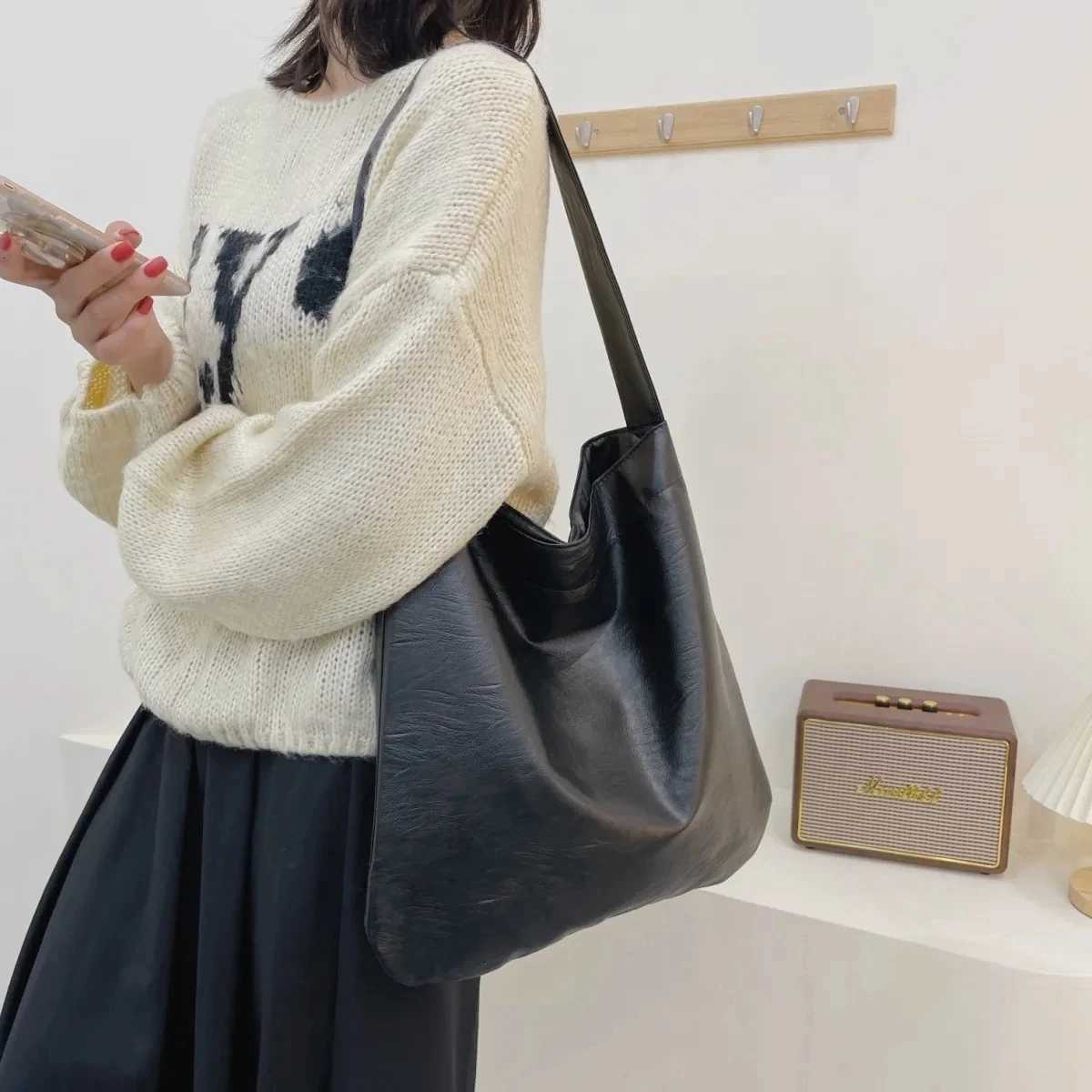Vintage Female Winter PU Leather Shoulder Bags Fashion Large Capatiy Women Hobo Bag Office Handbag Casual Simple Shopping Totes M251216