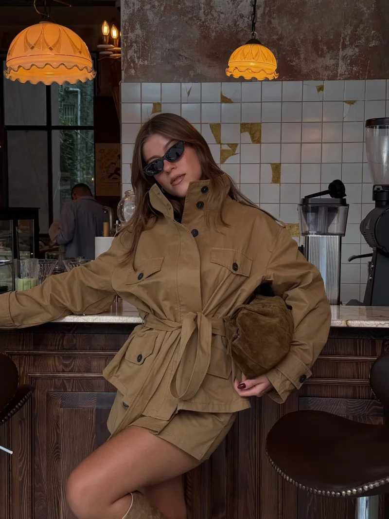 ETJ 2025 Fall New womens street fashion workwear style big pocket decoration high neck belt trench coatT251216